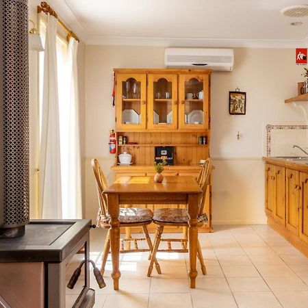 Honeysuckle Cottages Stanthorpe Pokoj fotografie